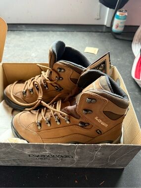 Lowa Brown Lace-Up Women's Hiking Boots - size 7 wide